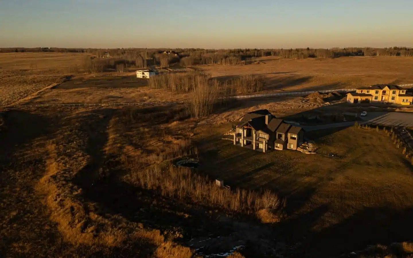 As a custom home builder in Bearspaw, we have a deep understanding of the unique requirements of the area and build luxury custom estates.